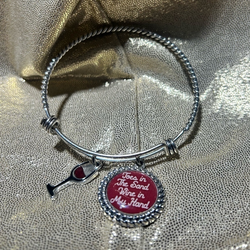 ☀️NWOT- Bracelet with Red Wine Charm, 2nd charm Toes in the sand. Wine